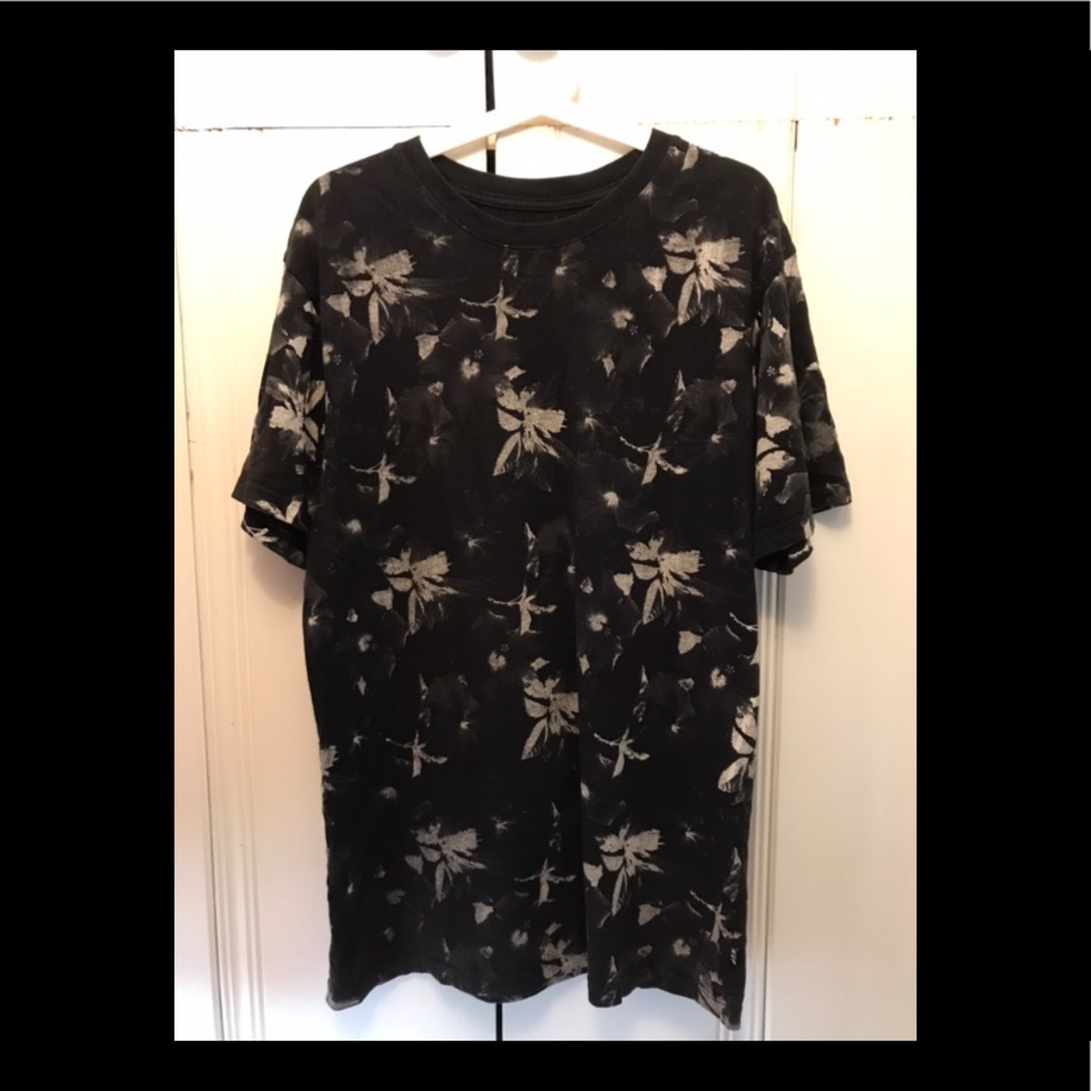 Huf t-shirt black and white floral patterned